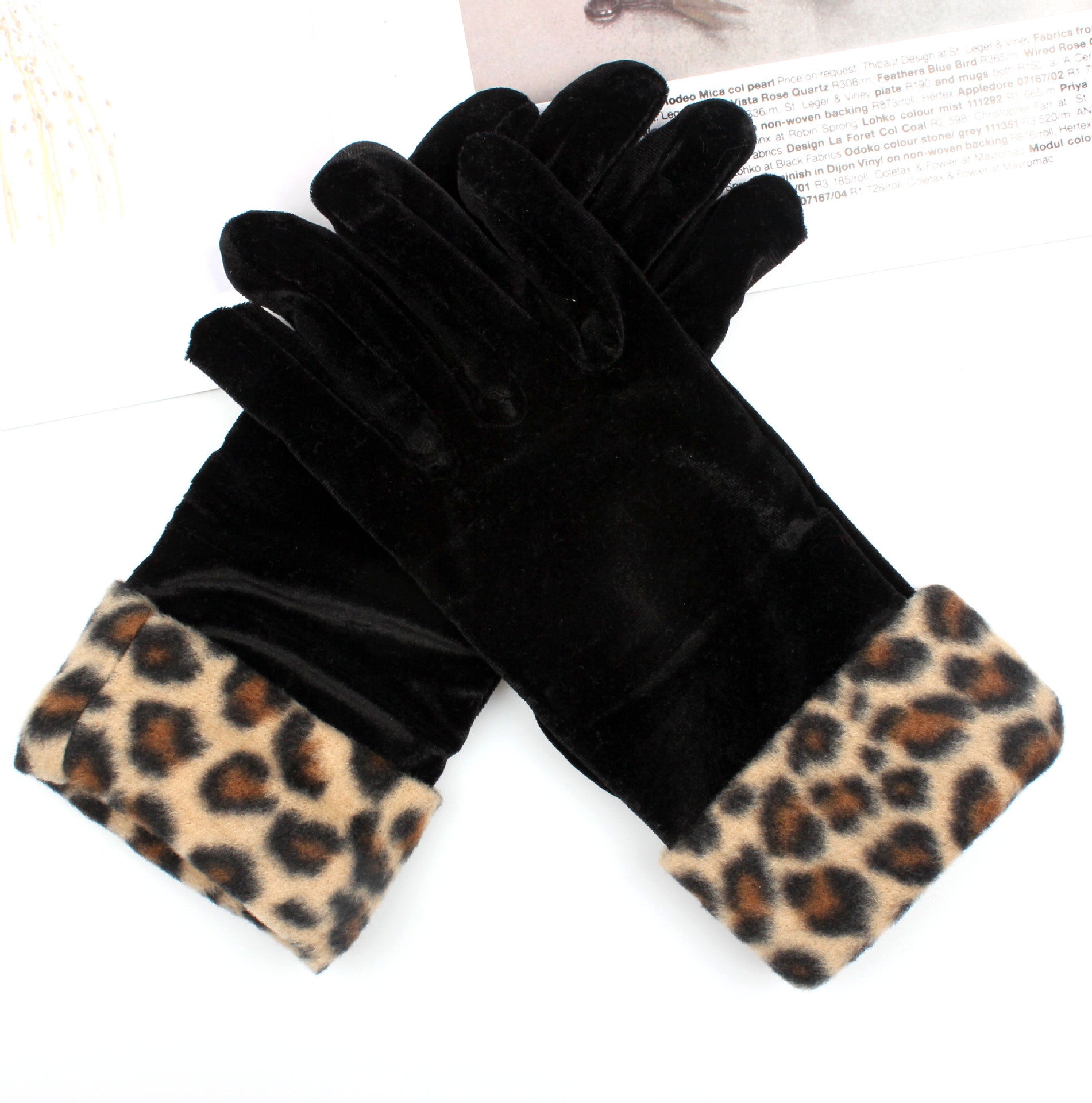 Damenhandschuhe aus goldenem Samt mit Leopardenmuster und Schraubverschluss