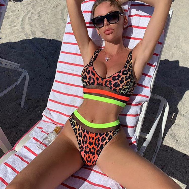 Sexy geteilter Leoparden-Bikini