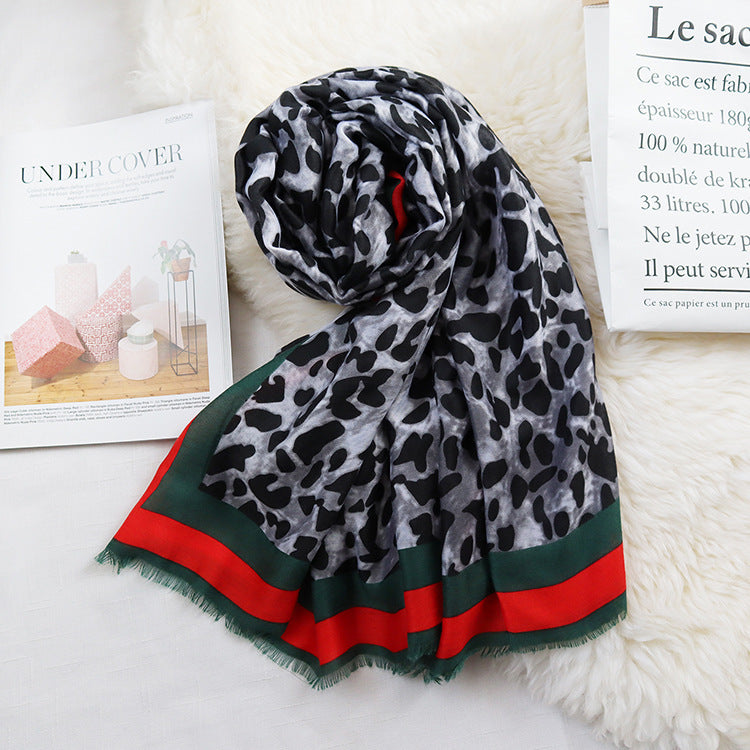 Warmer Leoparden-Schal