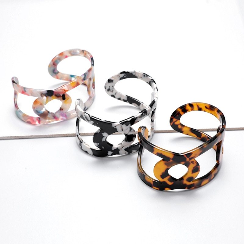Acryl-Armband mit Leopardenmuster