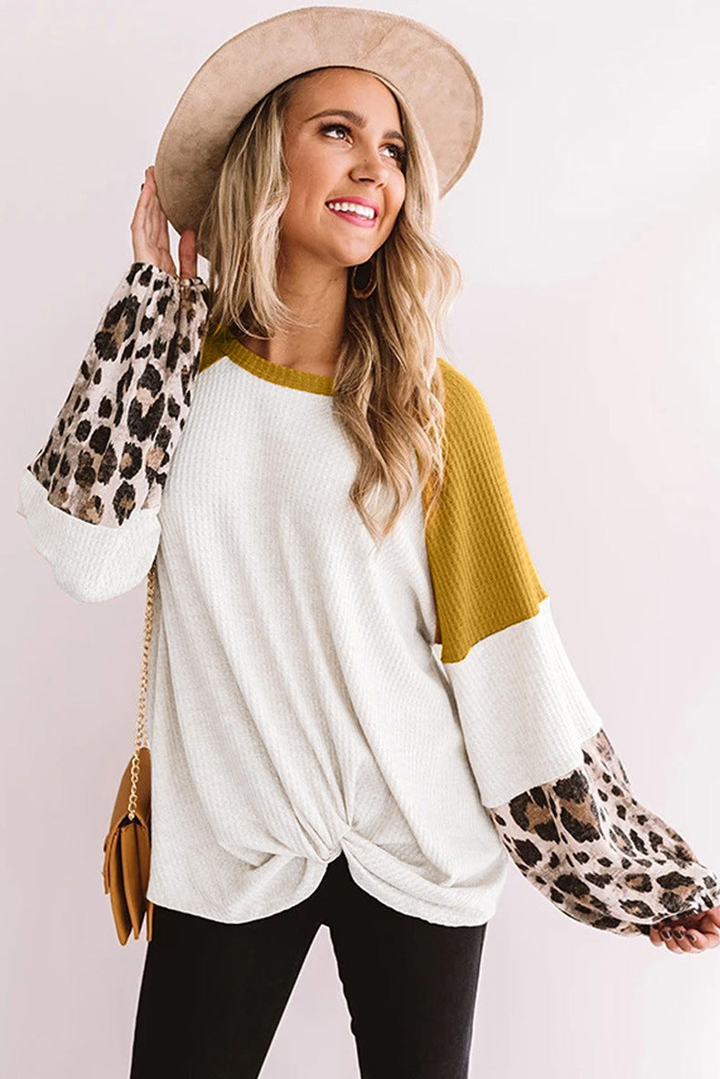 Langärmeliges T-Shirt mit Leopard Print und Ziernähten