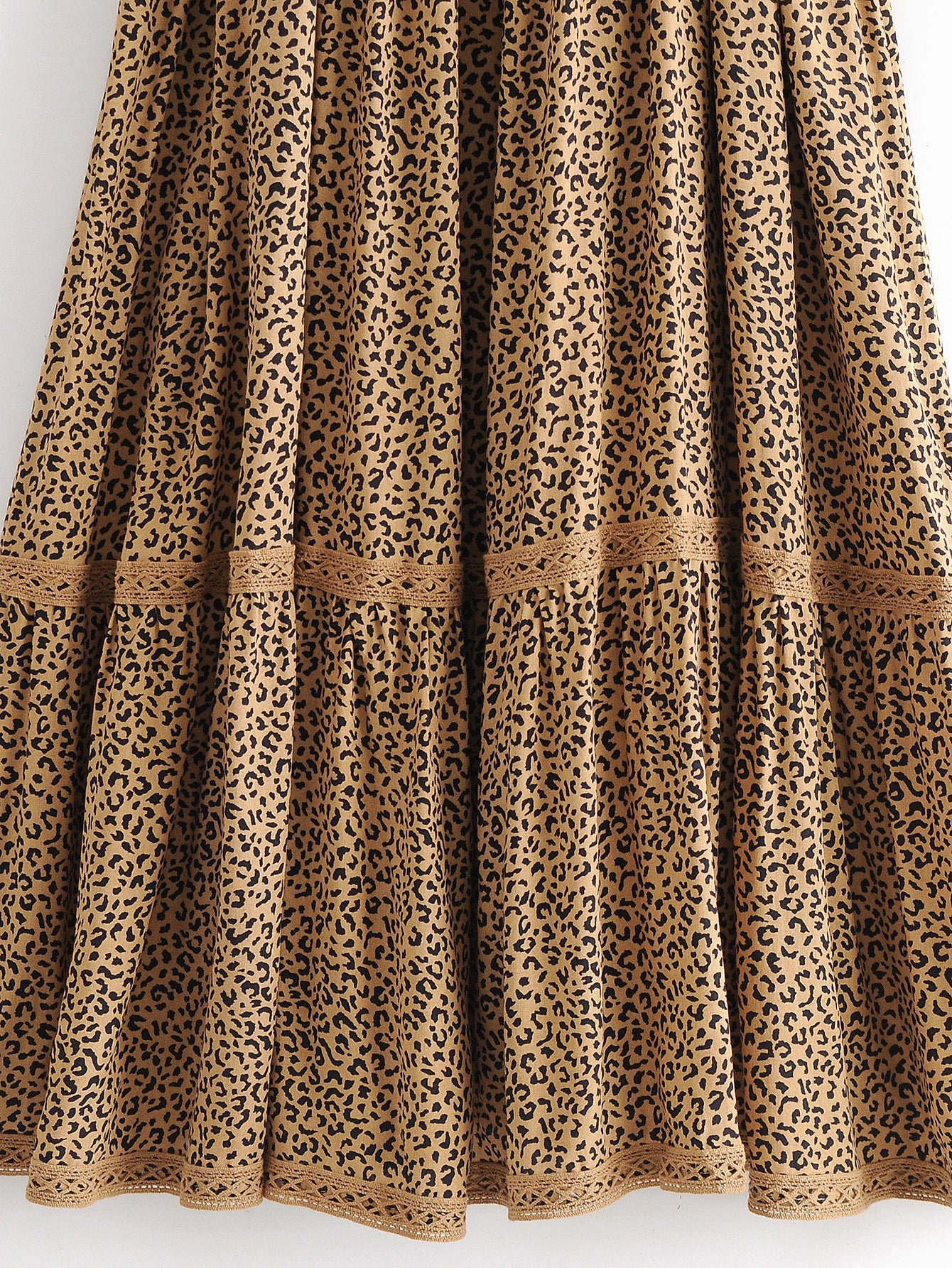 Leopardenmuster-Trägerkleid mit Spitzenbesatz