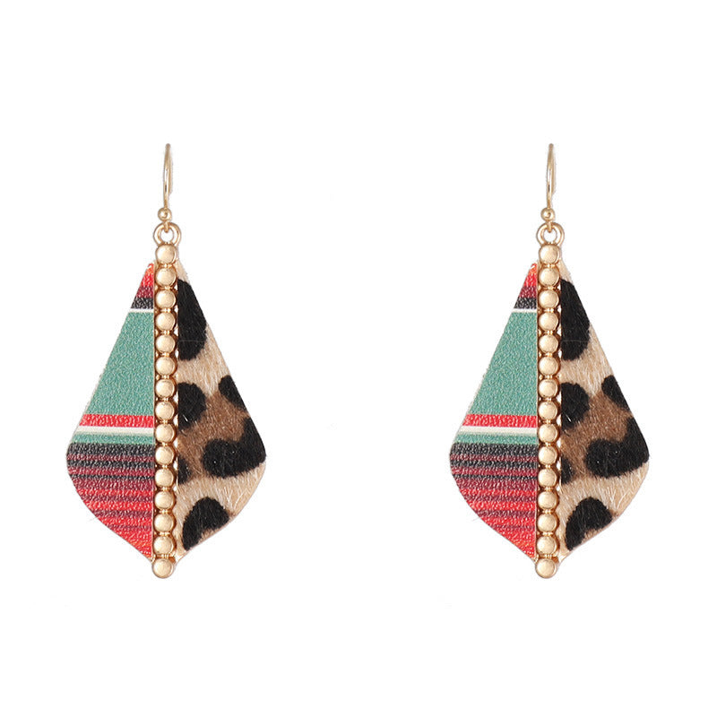 Europäischer und amerikanischer Stil Schmuck Britische Nähte Mode Leopard Print Vielseitige Mode Personalisierte Stil Lederohrringe für Frauen