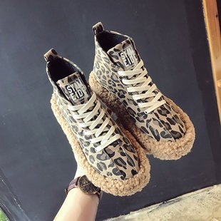 Flache High-Top-Schuhe mit Leopardenmuster