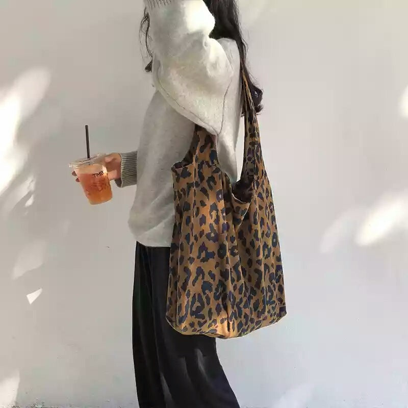 Tasche mit Leopardenmuster aus Kord