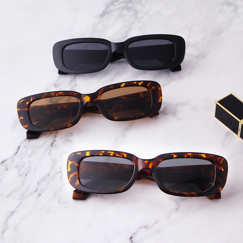 Quadratische Damen-Sonnenbrille mit kleinem Rahmen