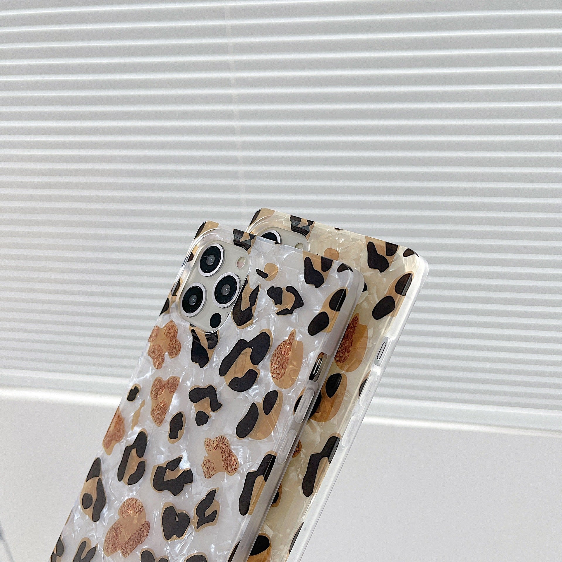 Quadratische Leopard Print Shell Handytasche