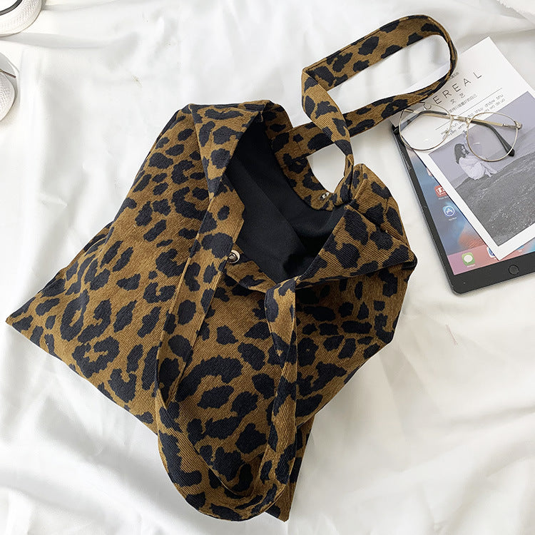 Tasche mit Leopardenmuster aus Kord