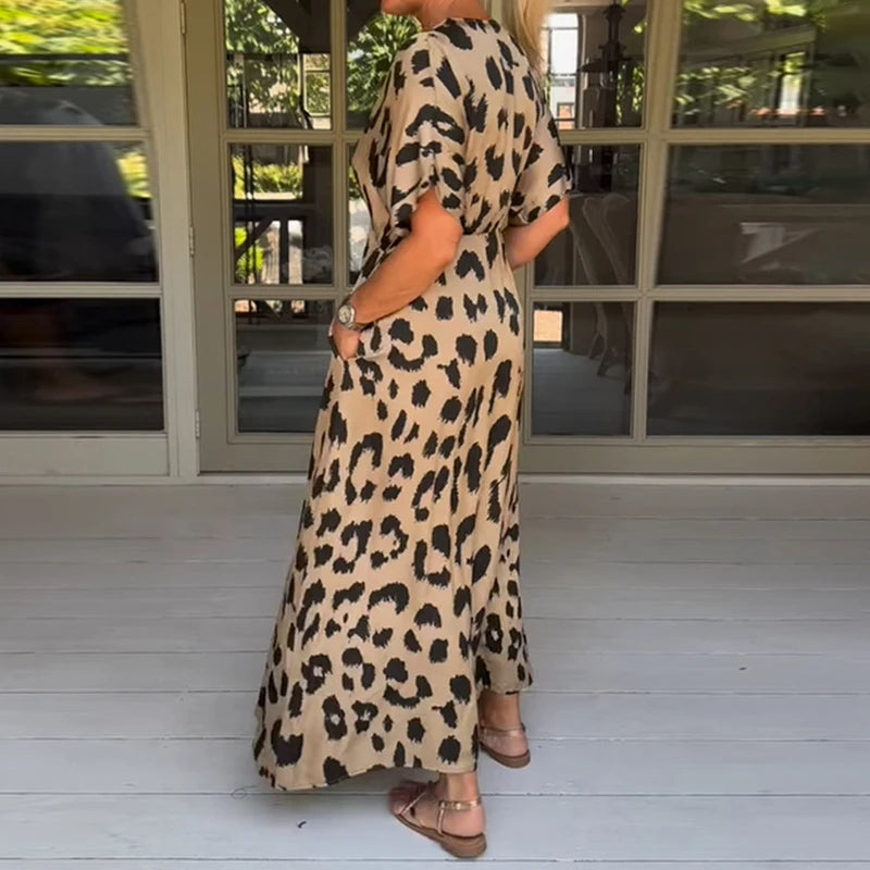 Sexy langes Kleid mit V-Ausschnitt und Knopfleiste