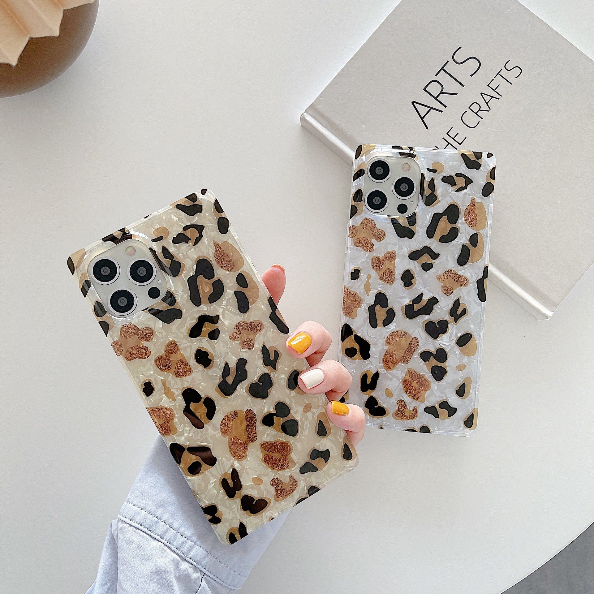 Quadratische Leopard Print Shell Handytasche