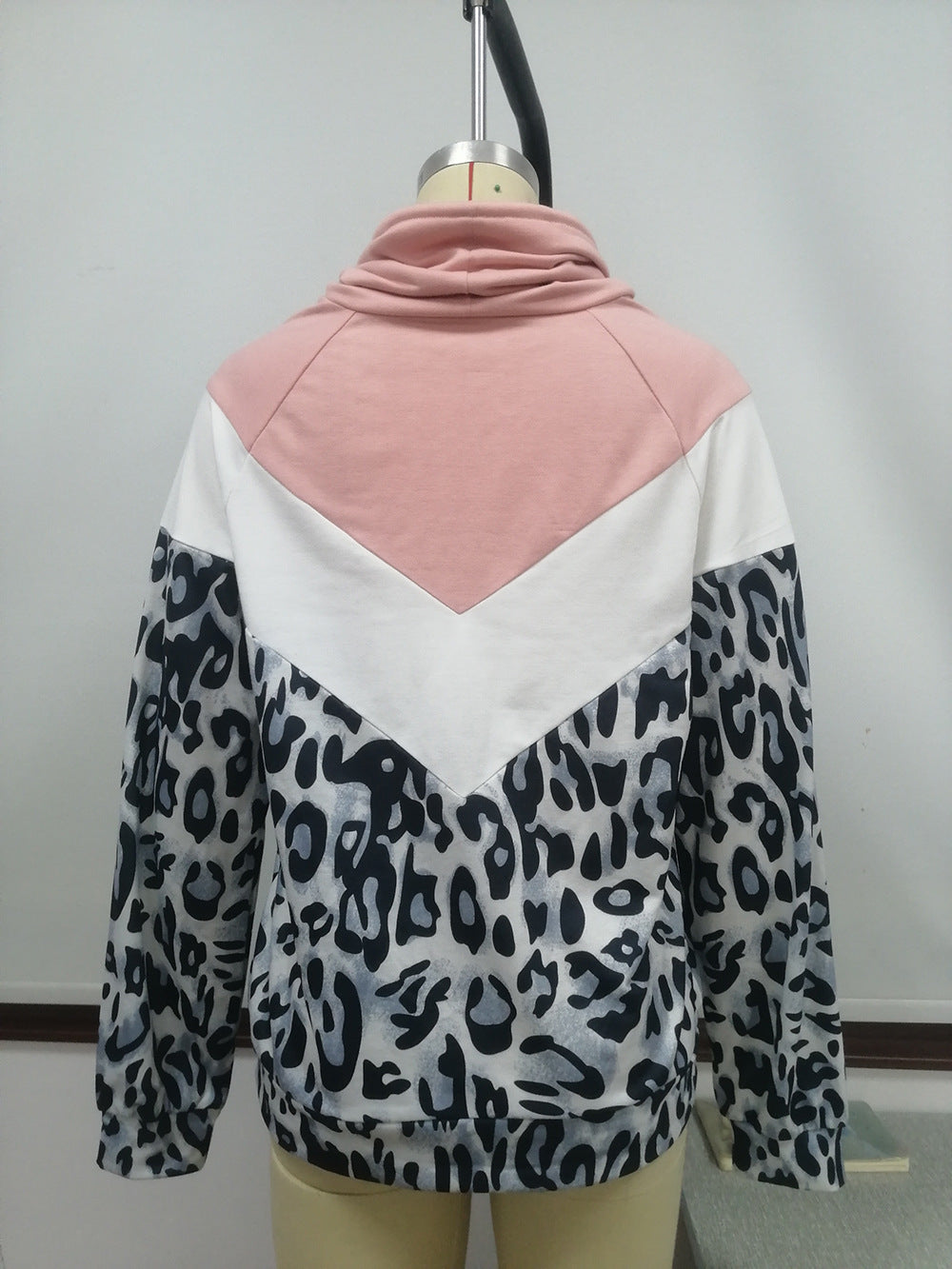 Leopard Print Contrast Stitching Pullover Hoodie