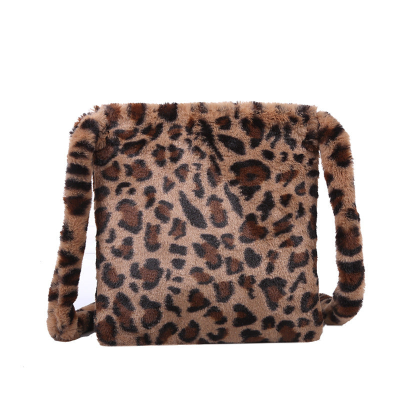 Crossbody-Tasche aus Plüsch mit Leopardenmuster
