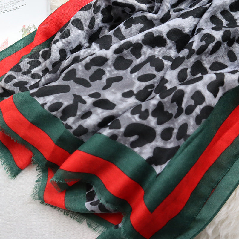 Warmer Leoparden-Schal