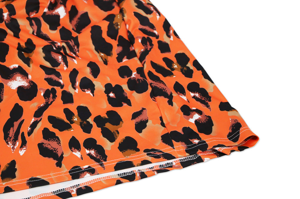 Schönes langes Kleid mit Leopardenmuster