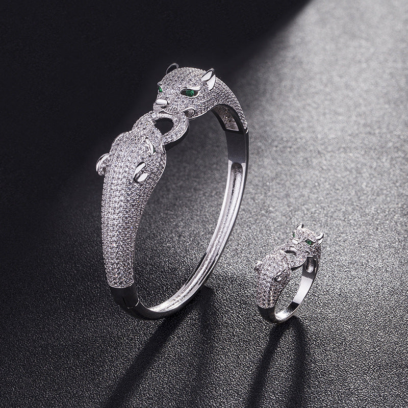 Diamantbesetztes Doppelkopf-Leoparden-Armband