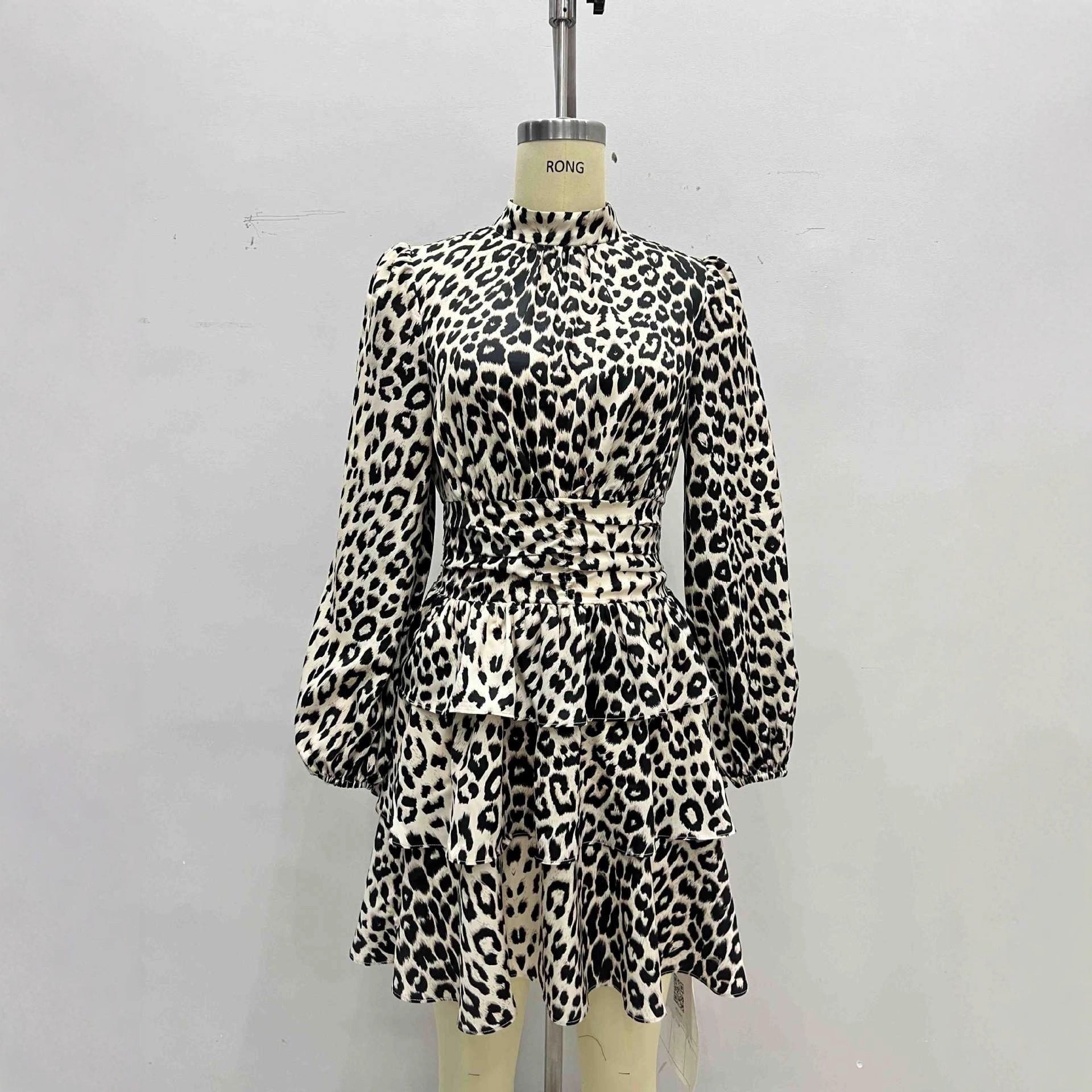 Leoparden-Kurzkleid mit Puffärmeln