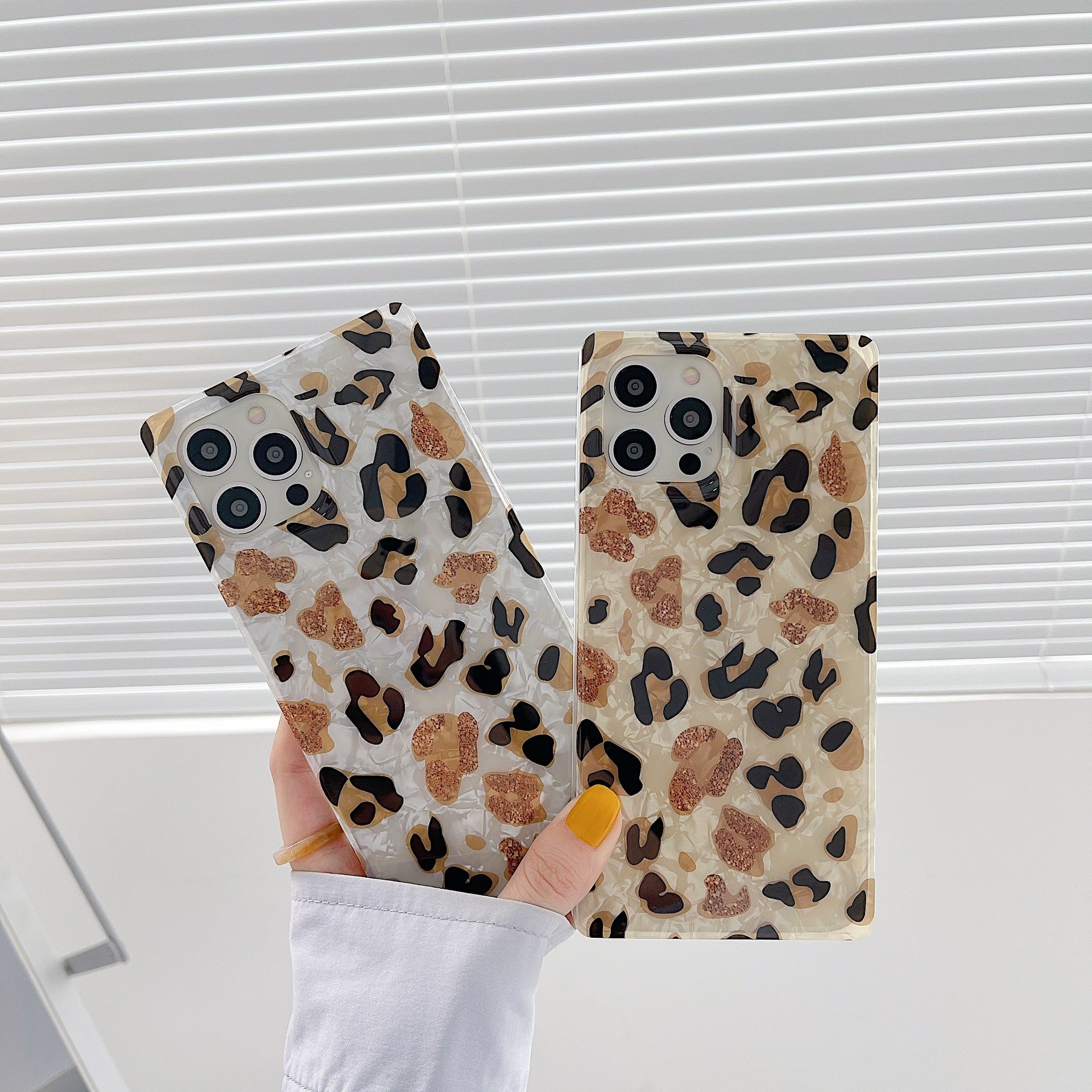 Quadratische Leopard Print Shell Handytasche