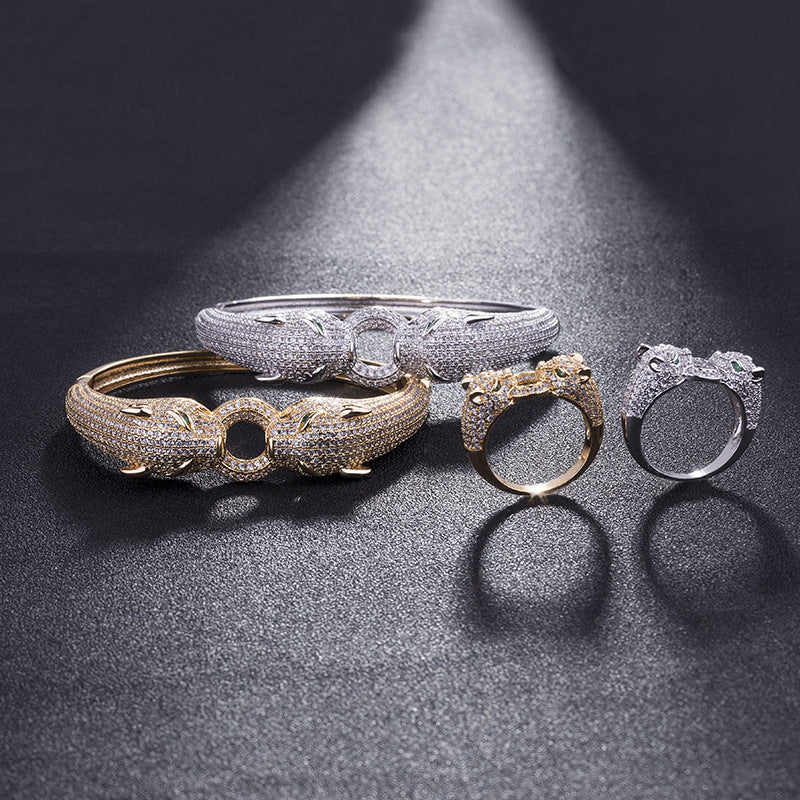 Diamantbesetztes Doppelkopf-Leoparden-Armband