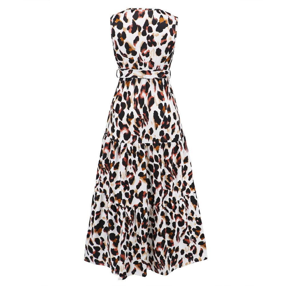 Schönes langes Kleid mit Leopardenmuster