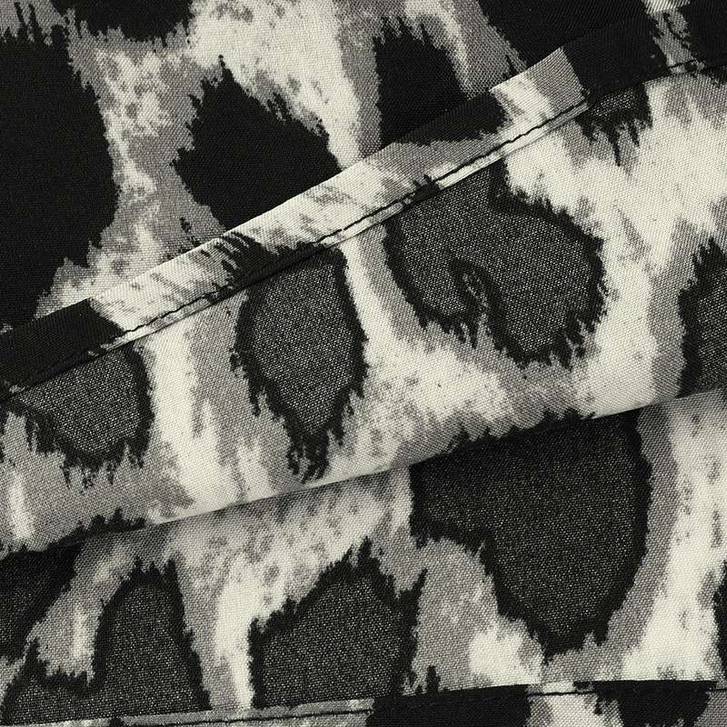 Geschlitztes Kleid mit Leopardenmuster