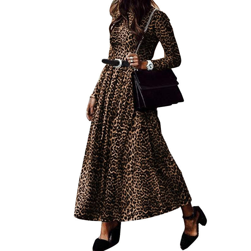 Langärmeliges plissiertes Kleid mit Leopardenmuster