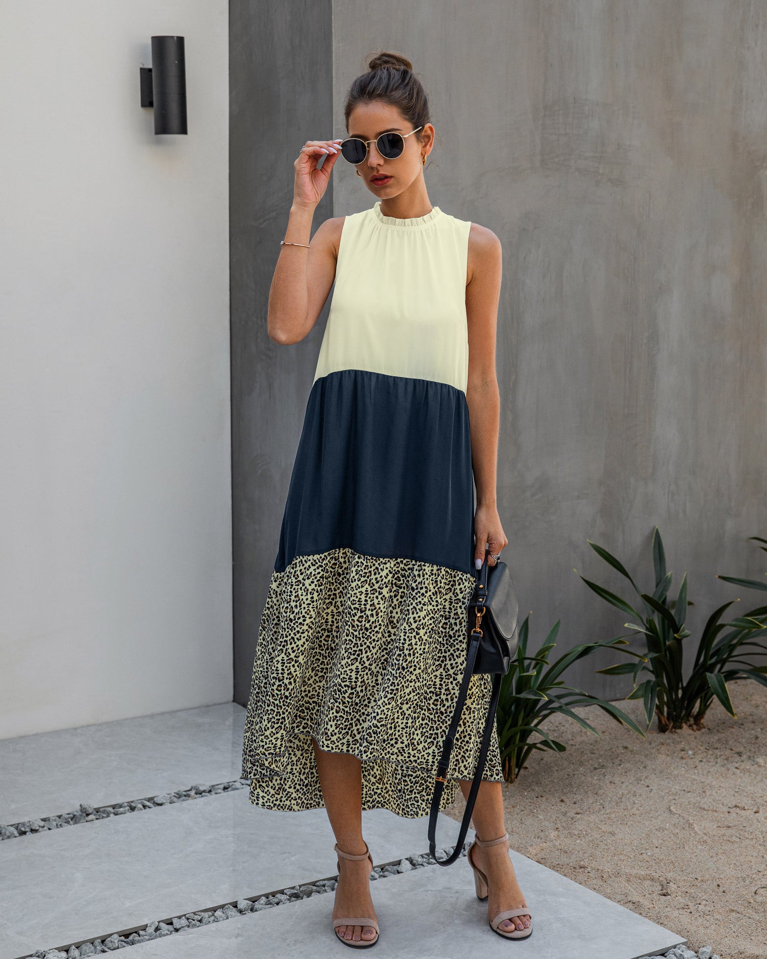 Unregelmäßiges Frauenkleid mit Leopardenmuster
