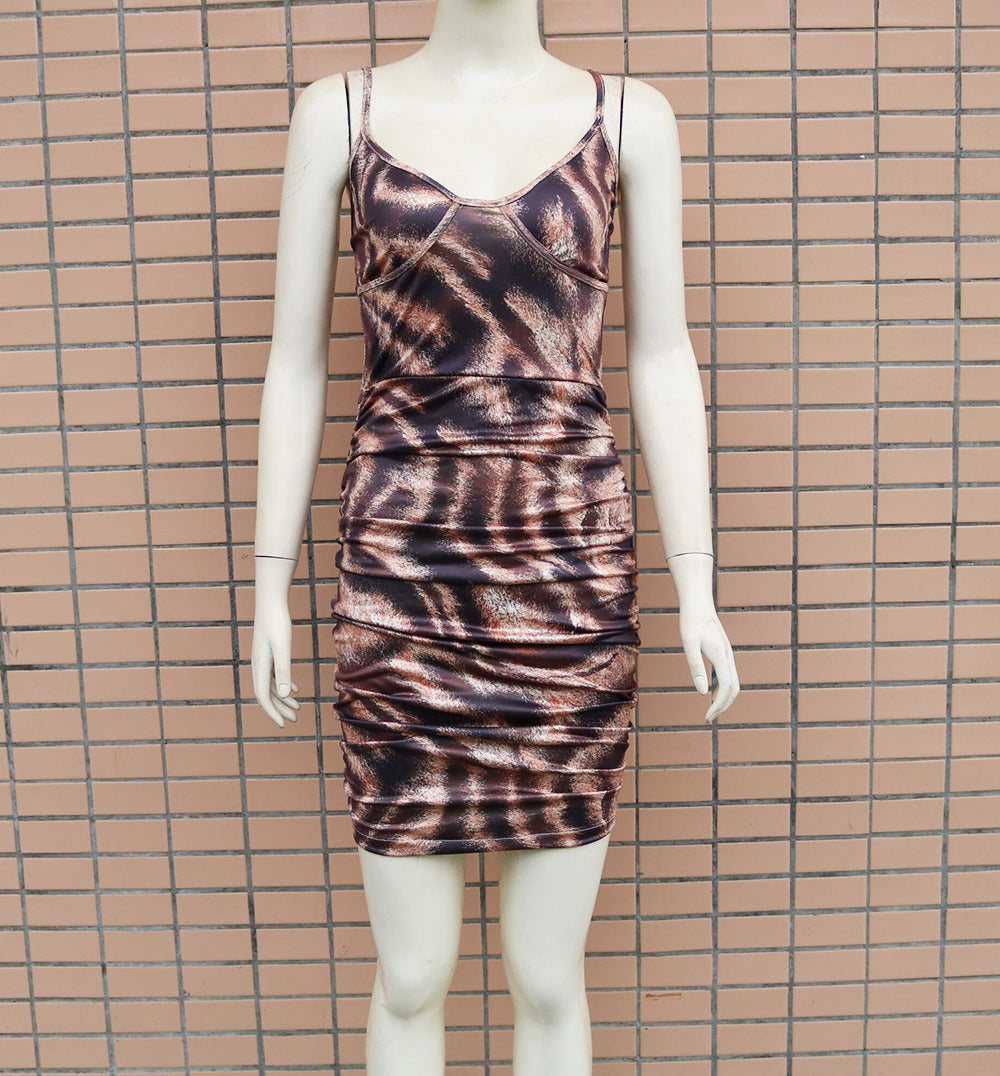 Schmales Kleid mit Leopardenmuster in der Tasche