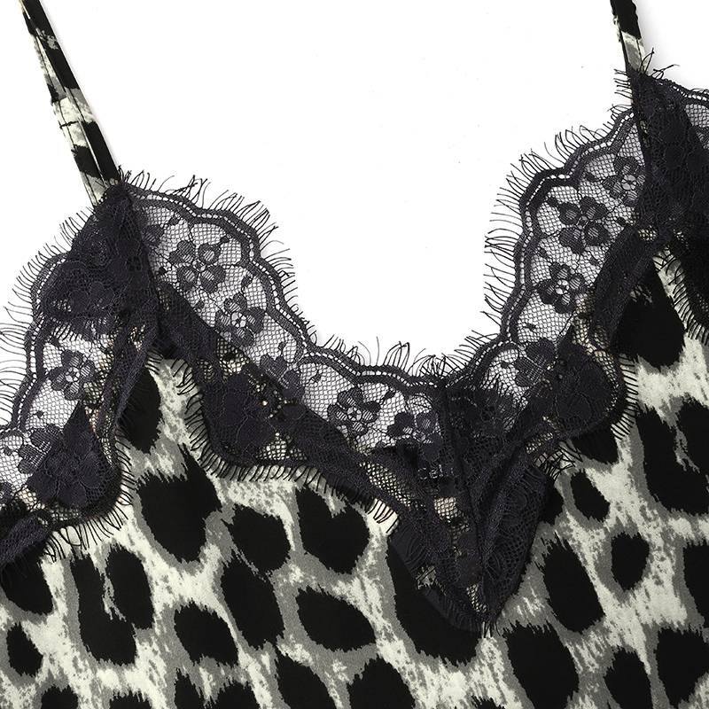 Geschlitztes Kleid mit Leopardenmuster