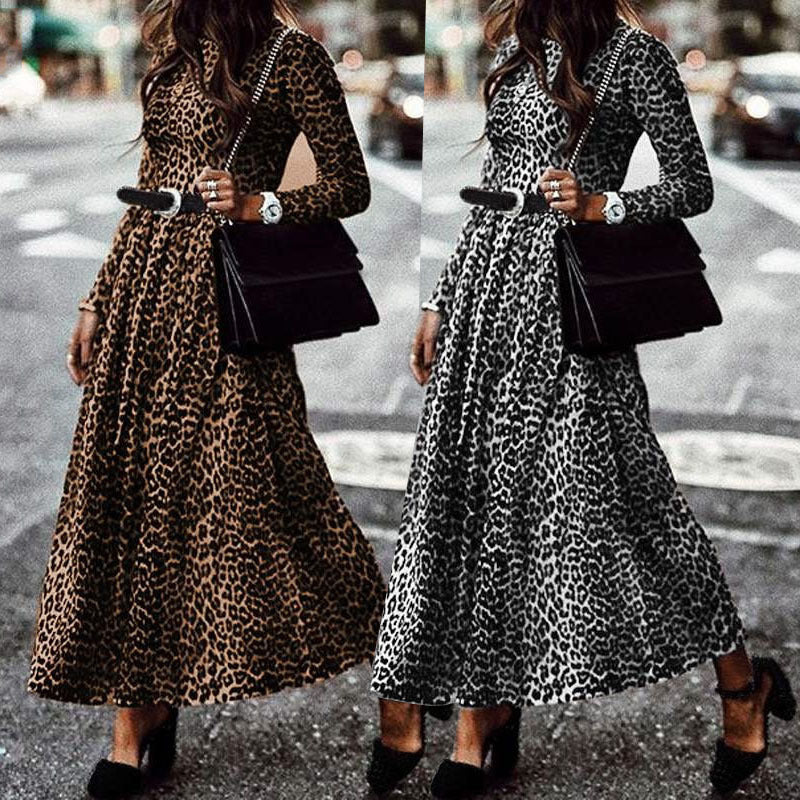 Langärmeliges plissiertes Kleid mit Leopardenmuster