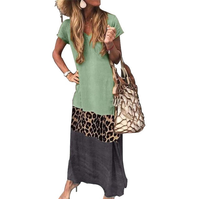 Kleid mit Leopardenmuster und Kontrastnähten