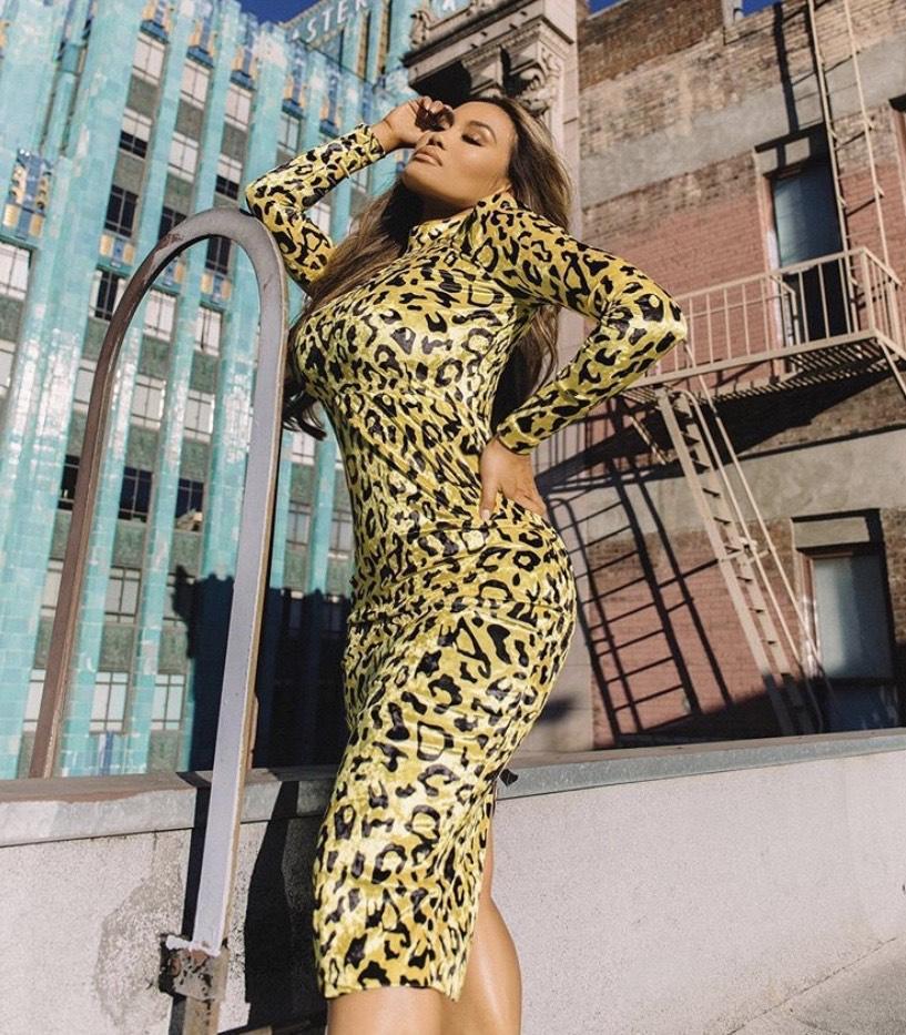 Schlankes Kleid aus Samt mit Leopardenmuster für Damen