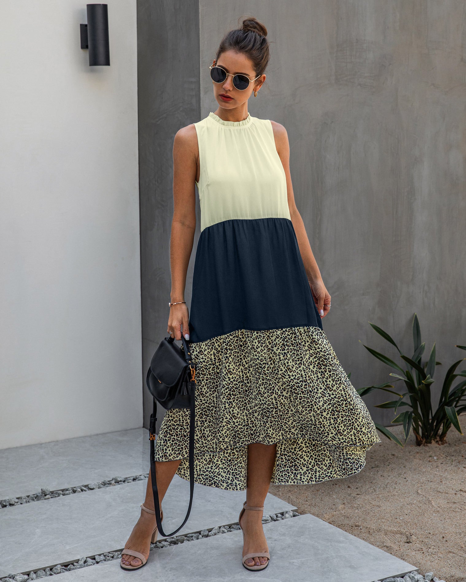 Unregelmäßiges Frauenkleid mit Leopardenmuster