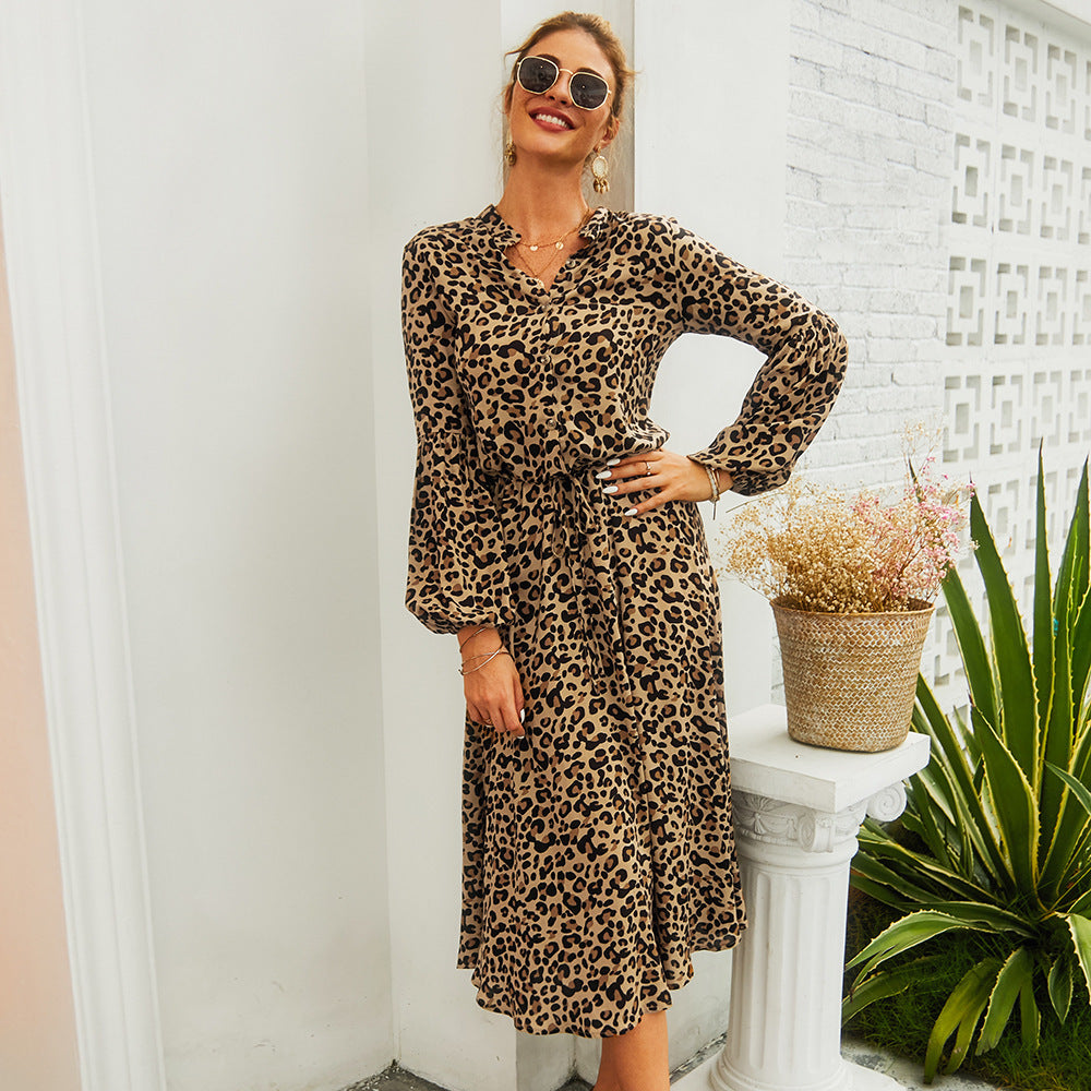 Langärmeliges Midikleid mit Leopardenmuster