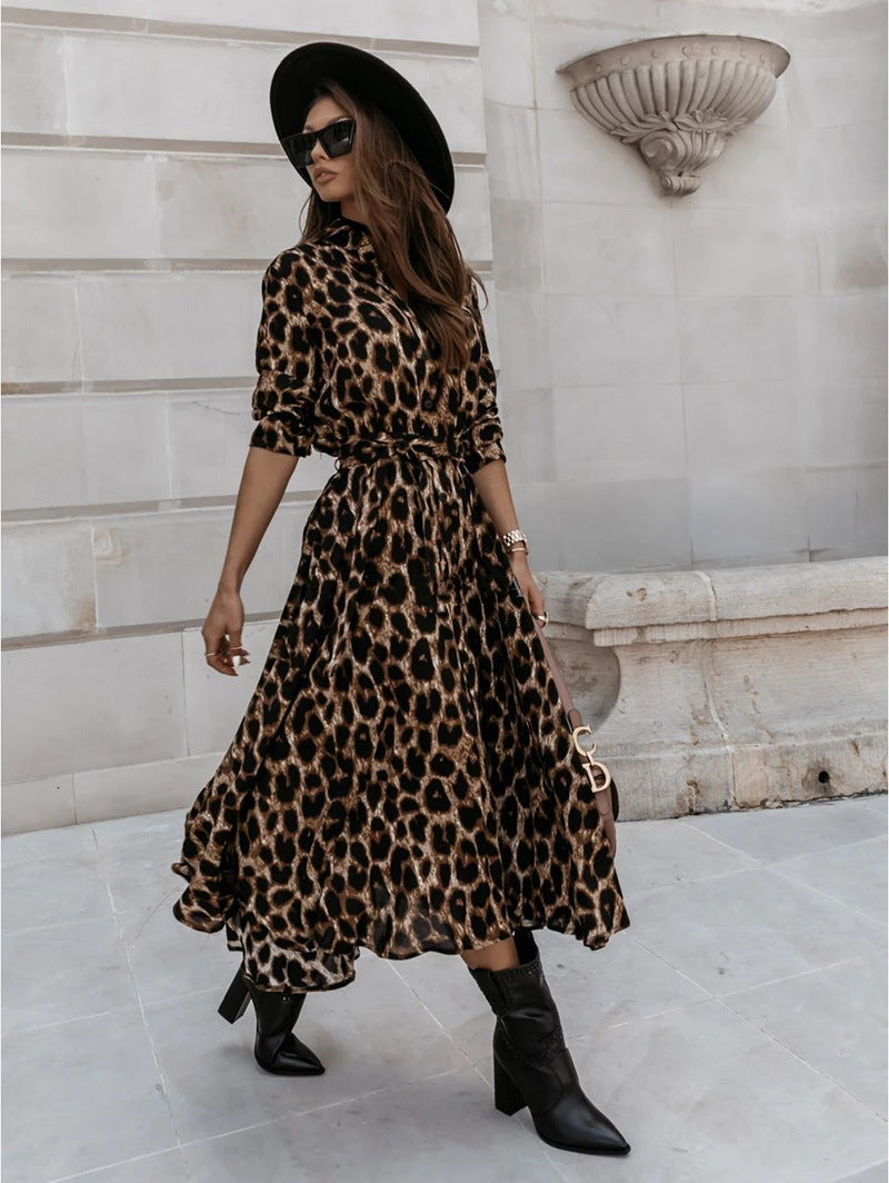 Langärmeliges Kleid mit Leopardenmuster