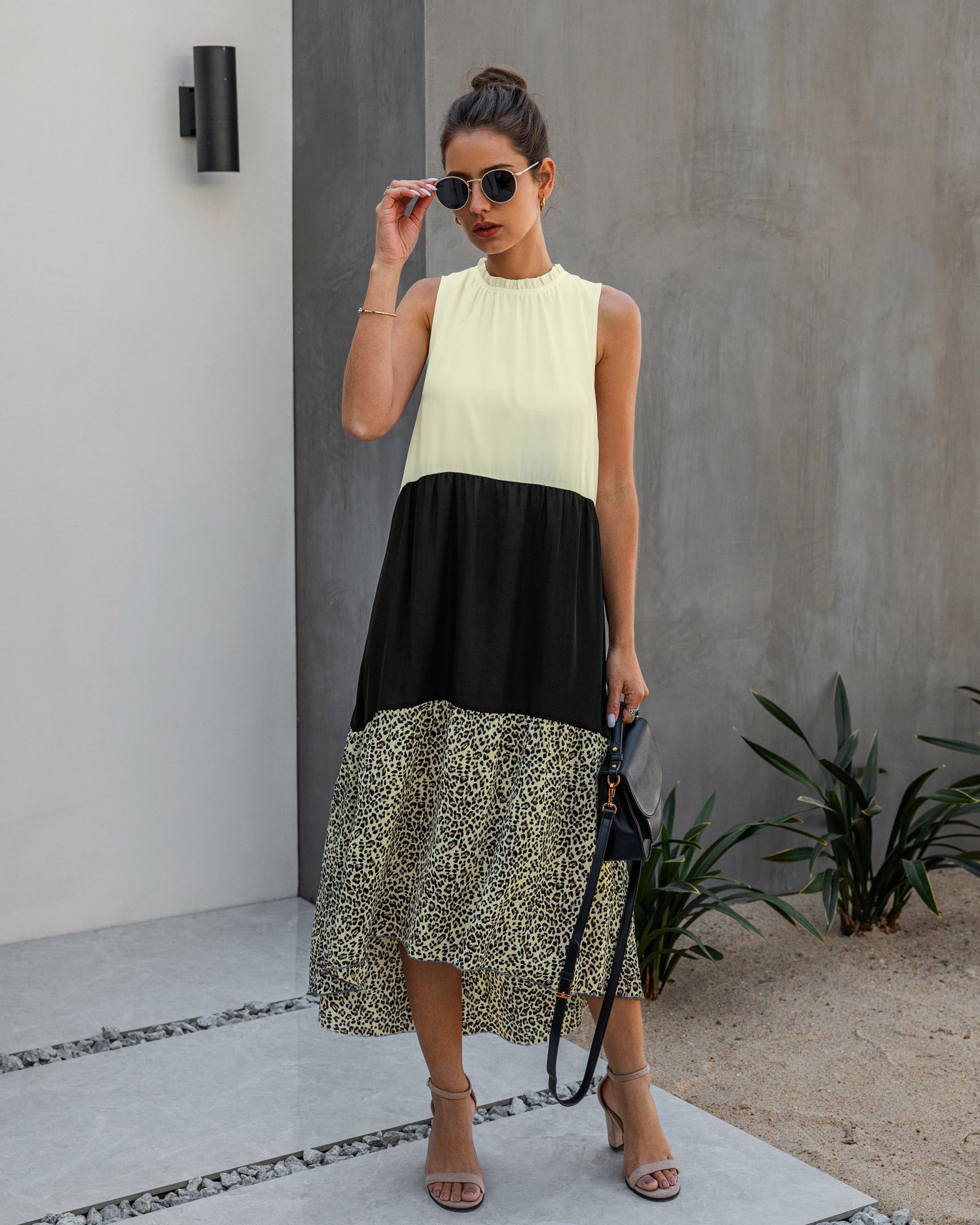 Unregelmäßiges Frauenkleid mit Leopardenmuster
