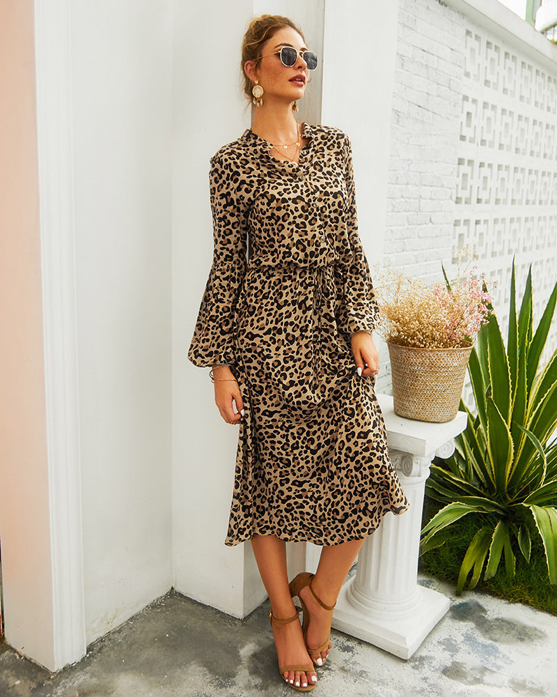 Langärmeliges Midikleid mit Leopardenmuster