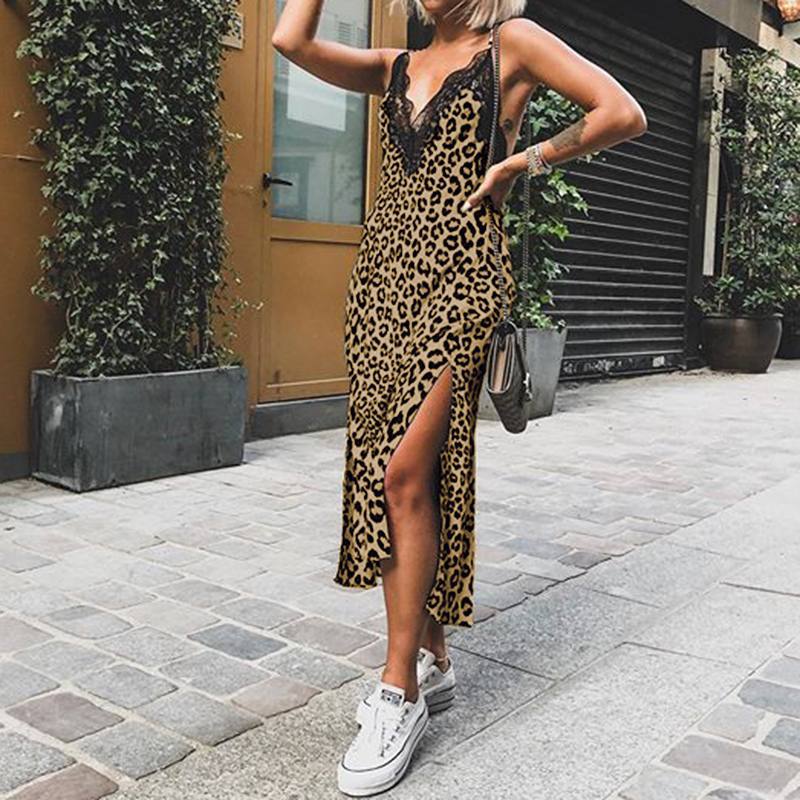Geschlitztes Kleid mit Leopardenmuster