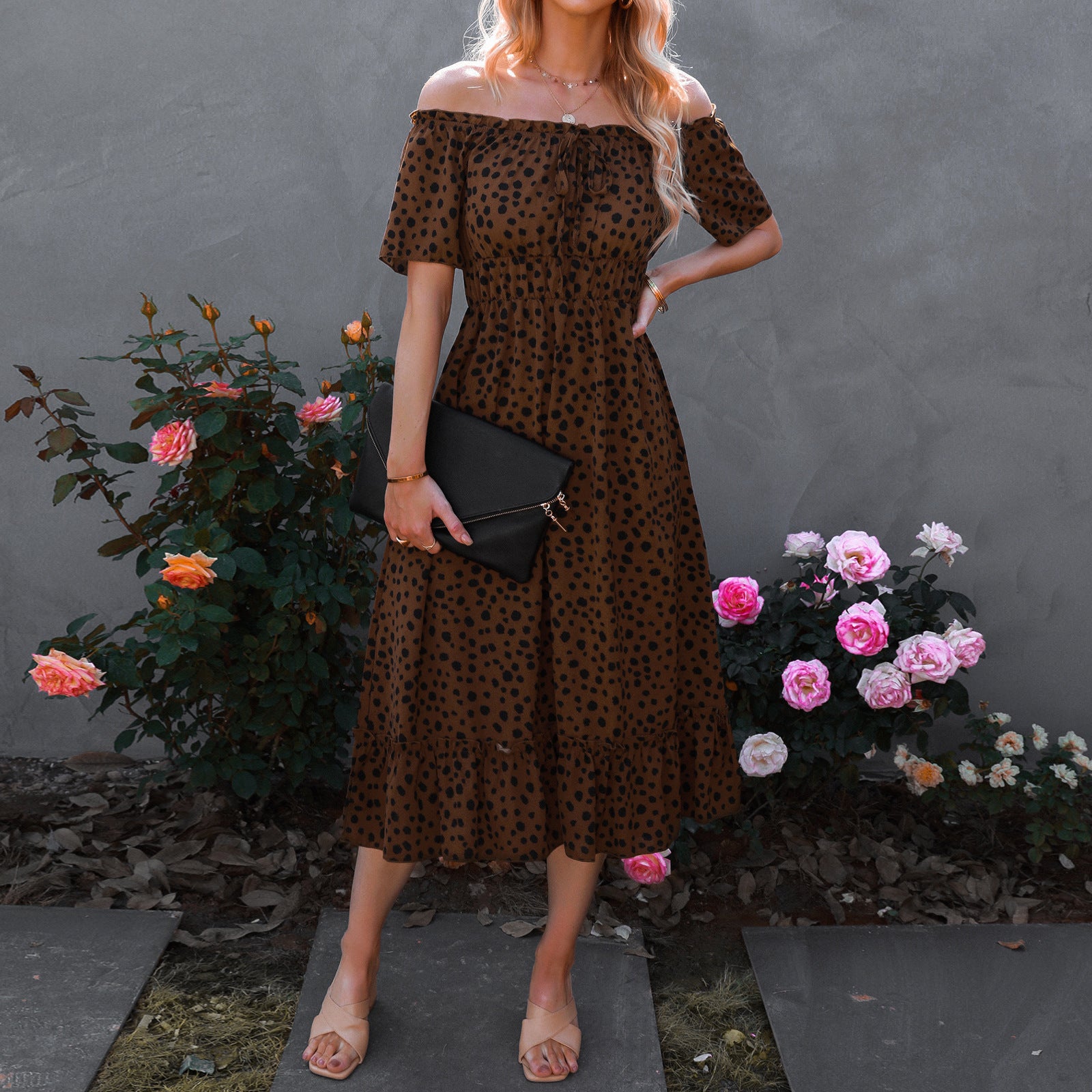 Kurzärmeliges schulterfreies Leopardenkleid für Damen