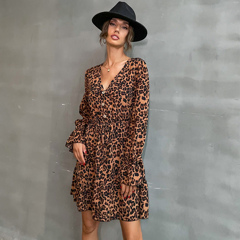 Langärmeliges Damen-Kleid mit V-Ausschnitt und Leopardenmuster