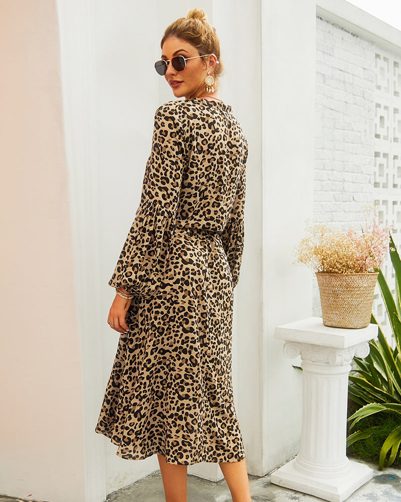 Langärmeliges Midikleid mit Leopardenmuster