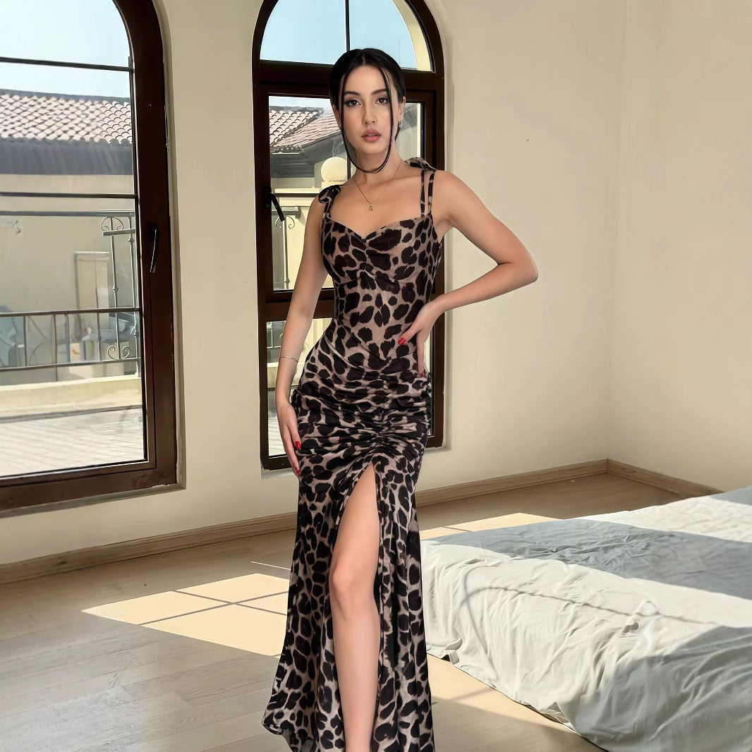 Kleid mit Leopardenmuster und plissiertem Taillenbereich