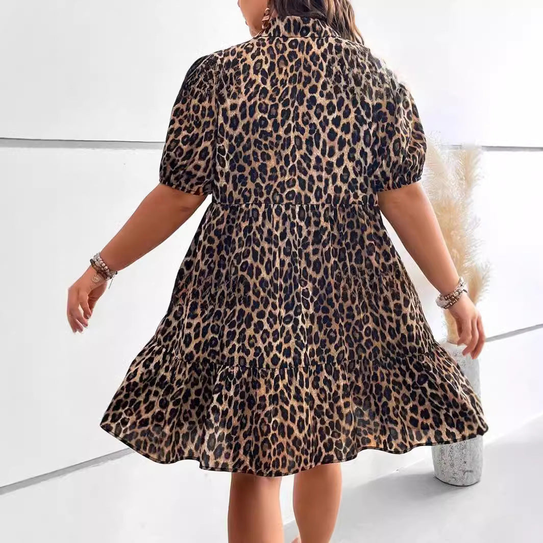 Elegantes ärmelloses Kleid mit Leopardenmuster und V-Ausschnitt