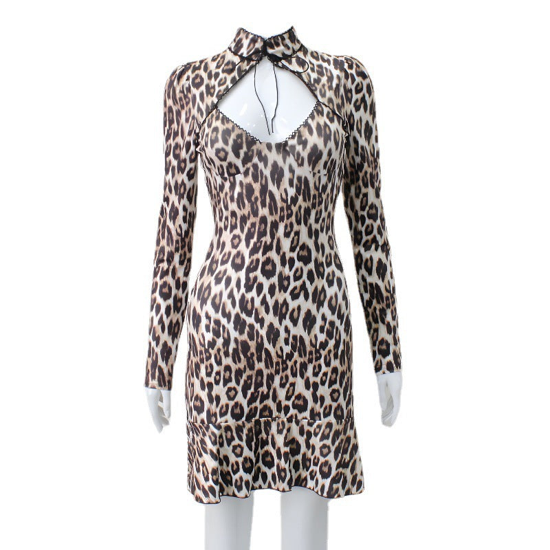Langärmeliges Kleid mit Leopardenmuster und Aussparungen
