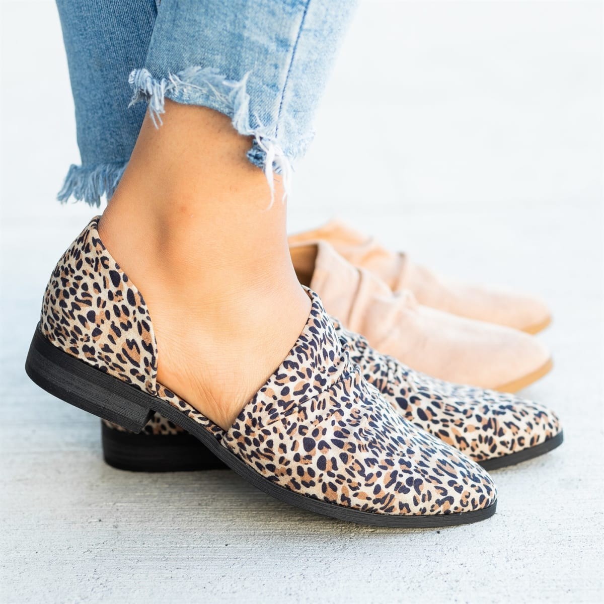 Große Größe Damenschuhe Leopard Print Side Hollow Pointed Toe Schuhe