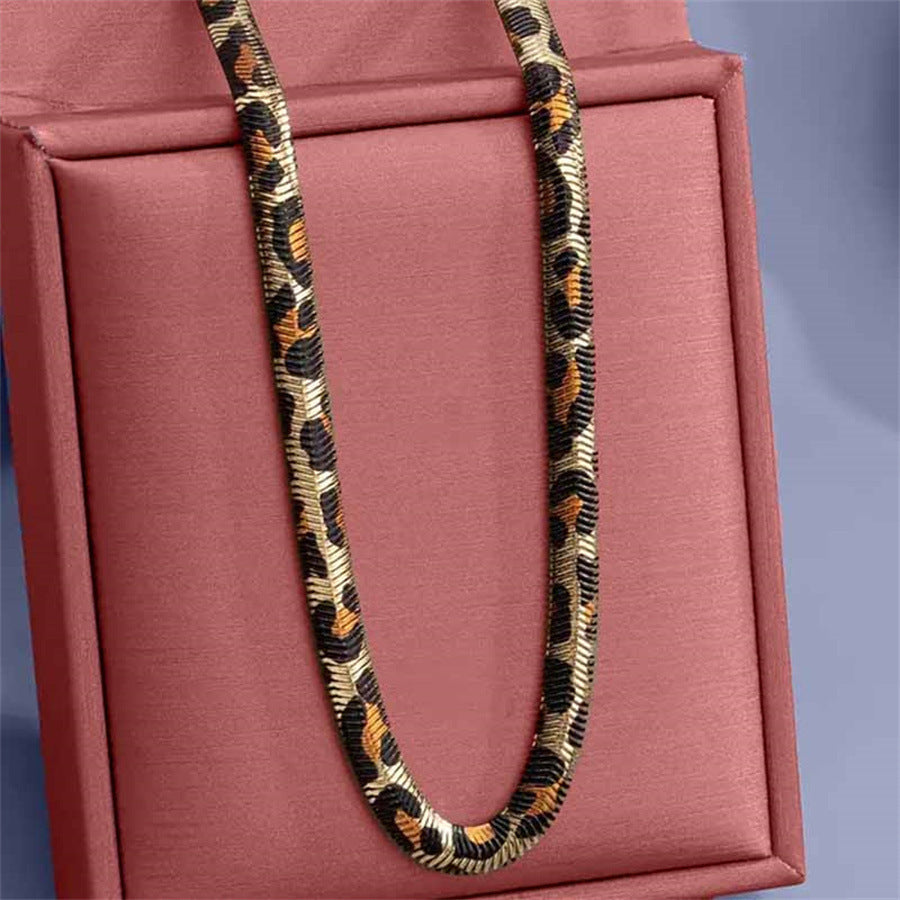Fashionable Autumn And Winter New Women's Leopard Necklace