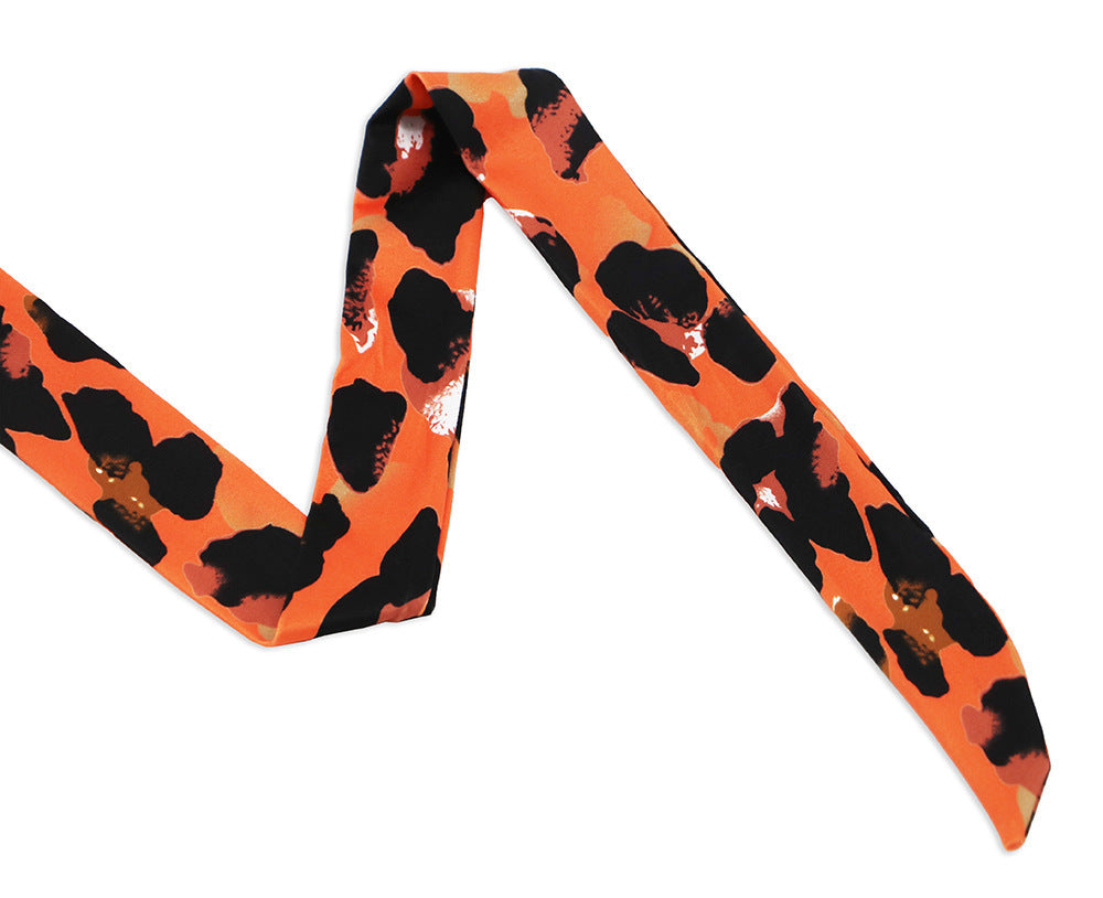 Schönes langes Kleid mit Leopardenmuster